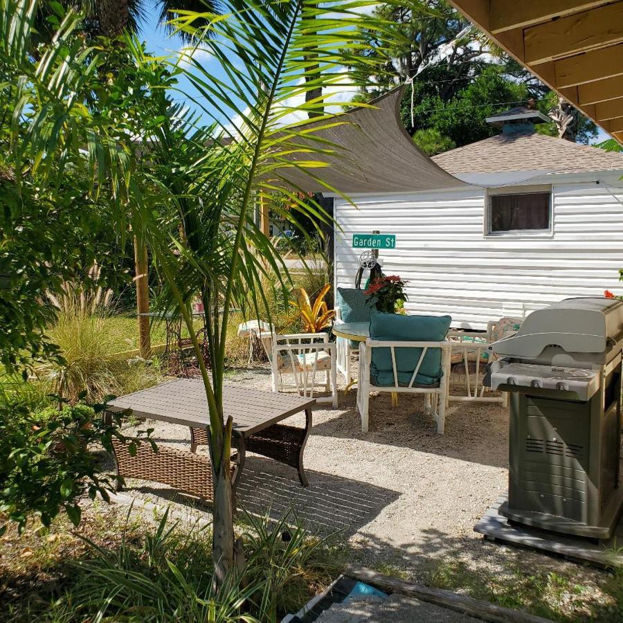 1 Beige Cozy Bungalow Or 1 White Cozy Efficiency Cottage In Titusville Exteriör bild