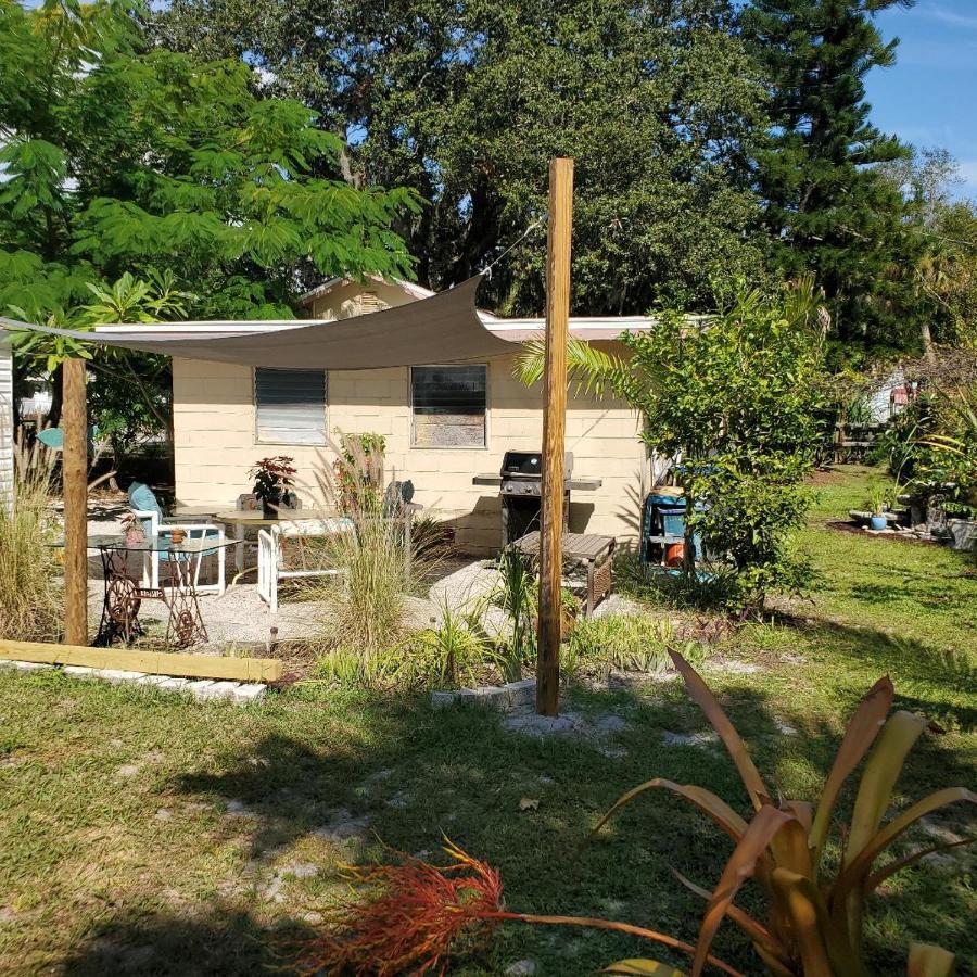 1 Beige Cozy Bungalow Or 1 White Cozy Efficiency Cottage In Titusville Exteriör bild
