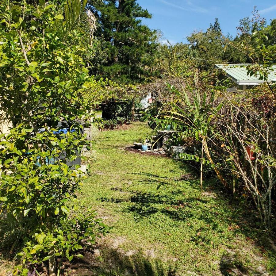 1 Beige Cozy Bungalow Or 1 White Cozy Efficiency Cottage In Titusville Exteriör bild