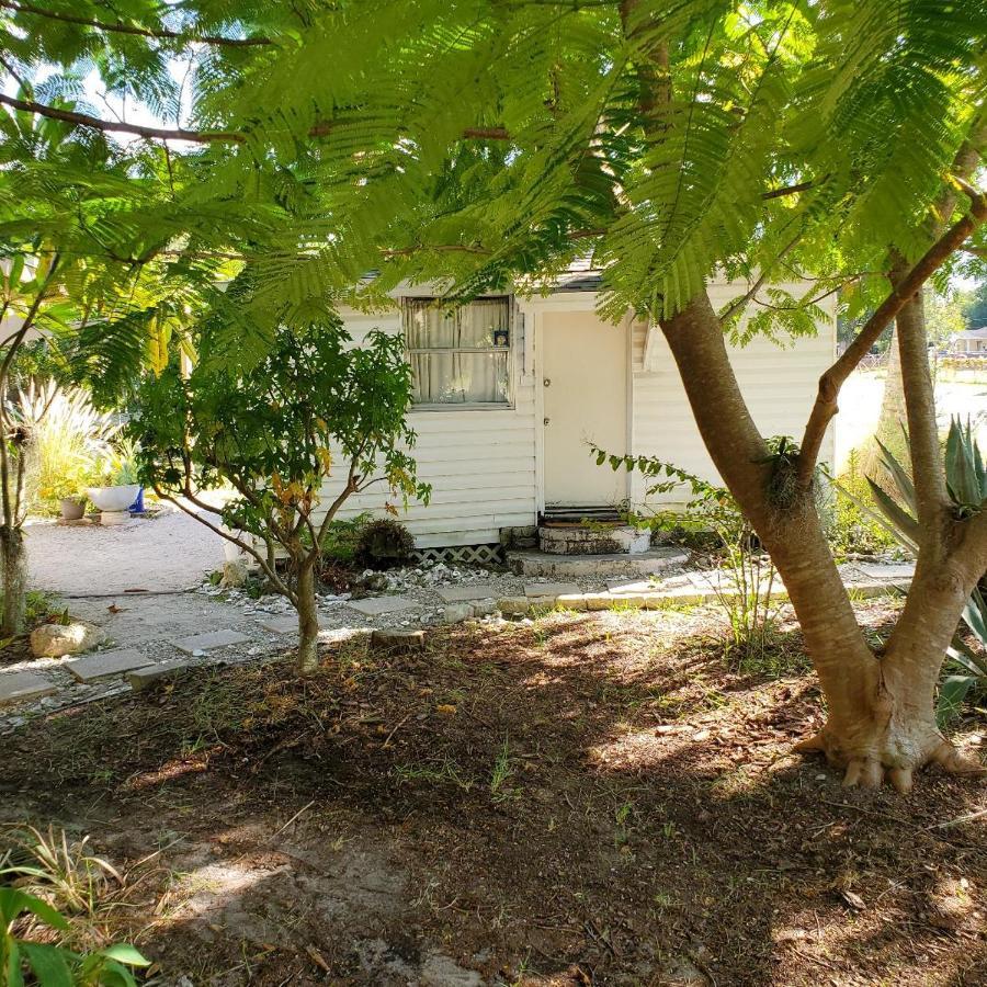 1 Beige Cozy Bungalow Or 1 White Cozy Efficiency Cottage In Titusville Exteriör bild