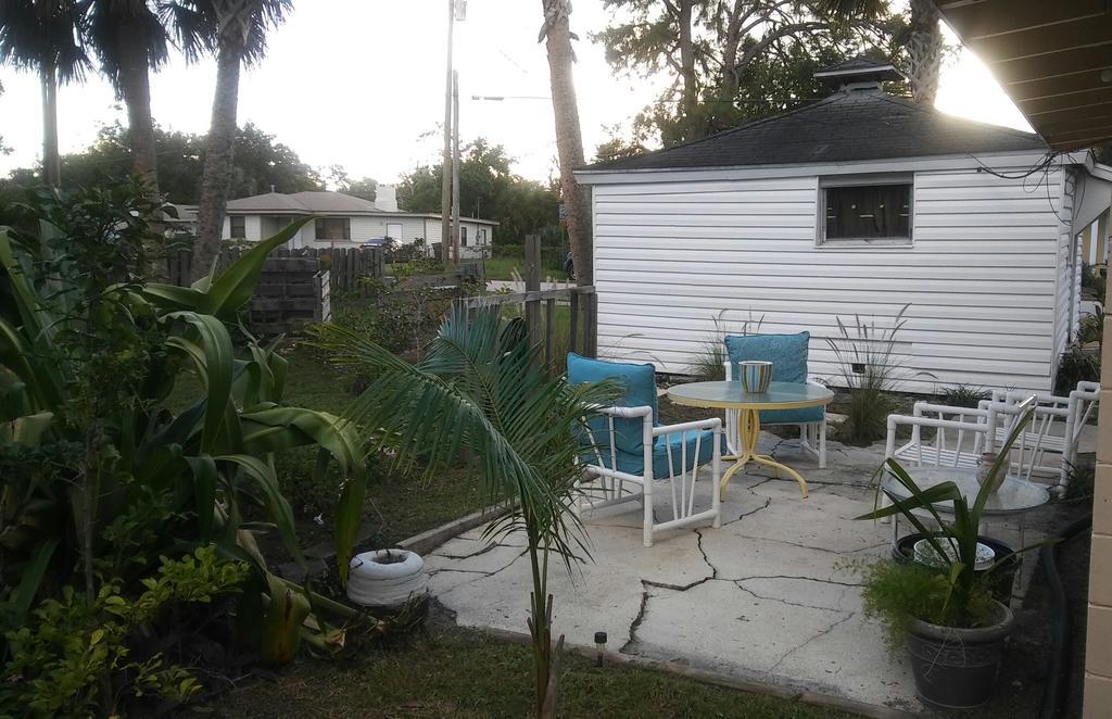 1 Beige Cozy Bungalow Or 1 White Cozy Efficiency Cottage In Titusville Exteriör bild