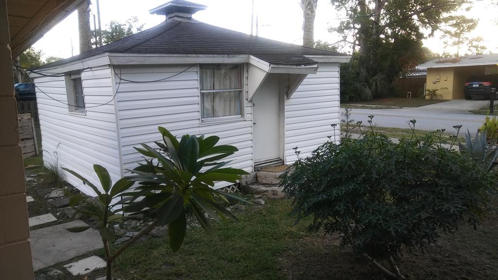 1 Beige Cozy Bungalow Or 1 White Cozy Efficiency Cottage In Titusville Exteriör bild